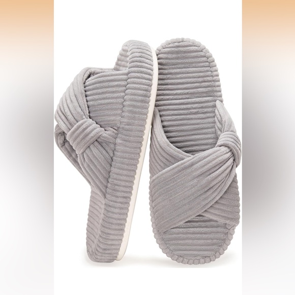 Women's Ribbed Gray Slippers - Picture 5 of 7
